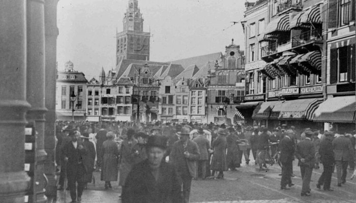 _Drukte op _Dolle Maandag_, de laatste dag van de najaarskermis. 1924